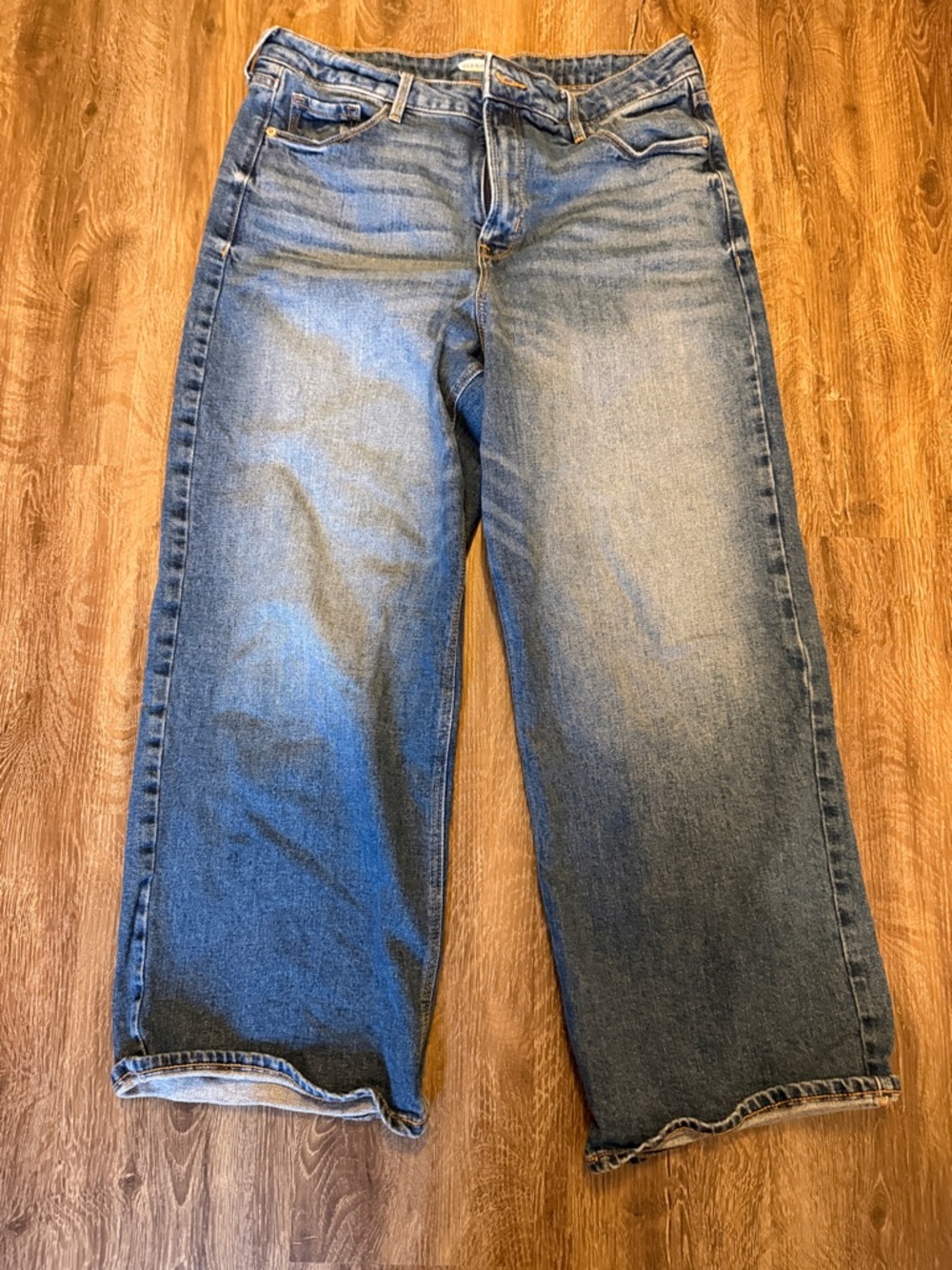 Old Navy Cropped Wide-Leg Jeans in Medium Blue Wash
